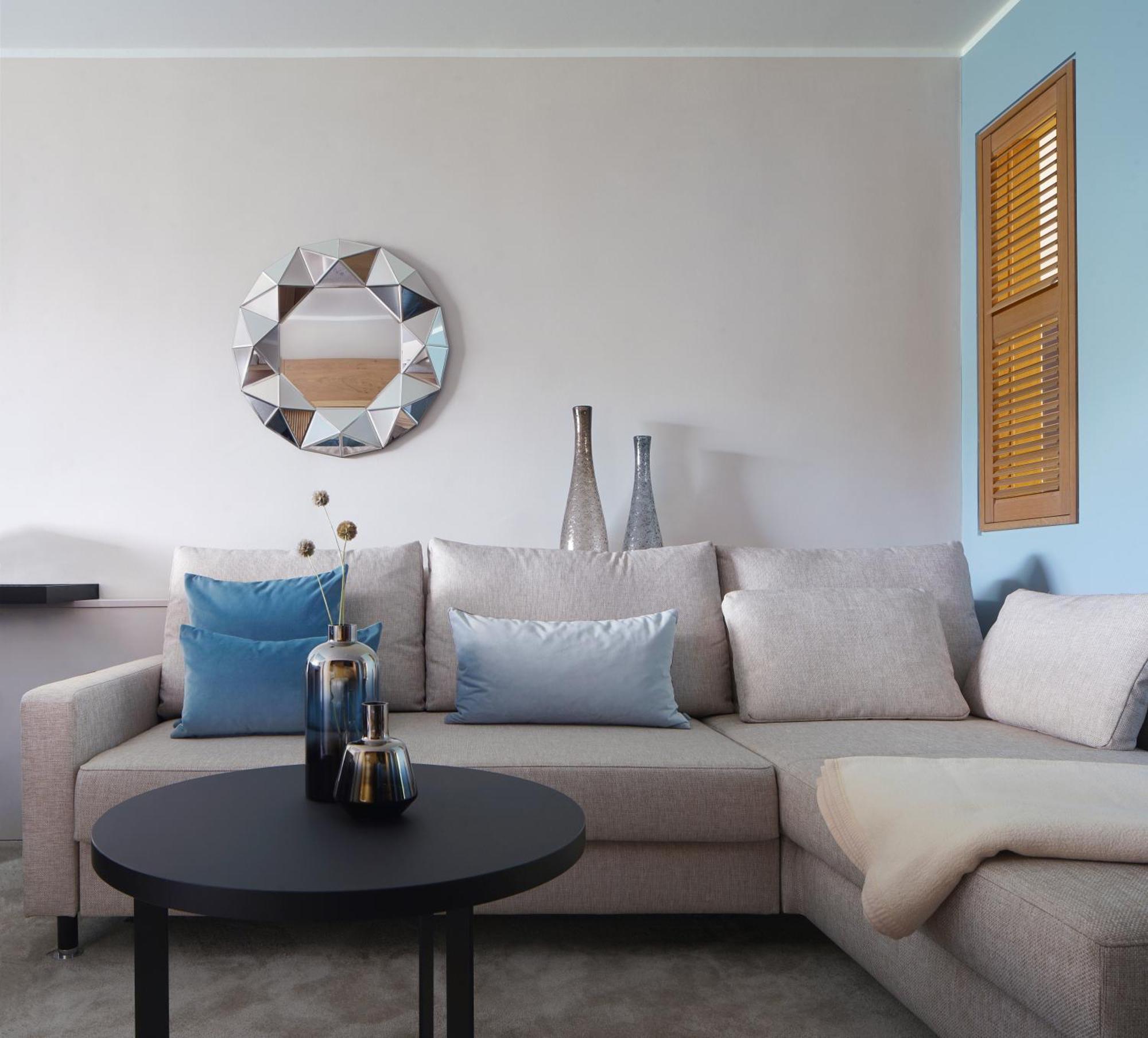 ホテル ダス テーゲルンゼー テガーンゼー エクステリア 写真 A modern sectional sofa