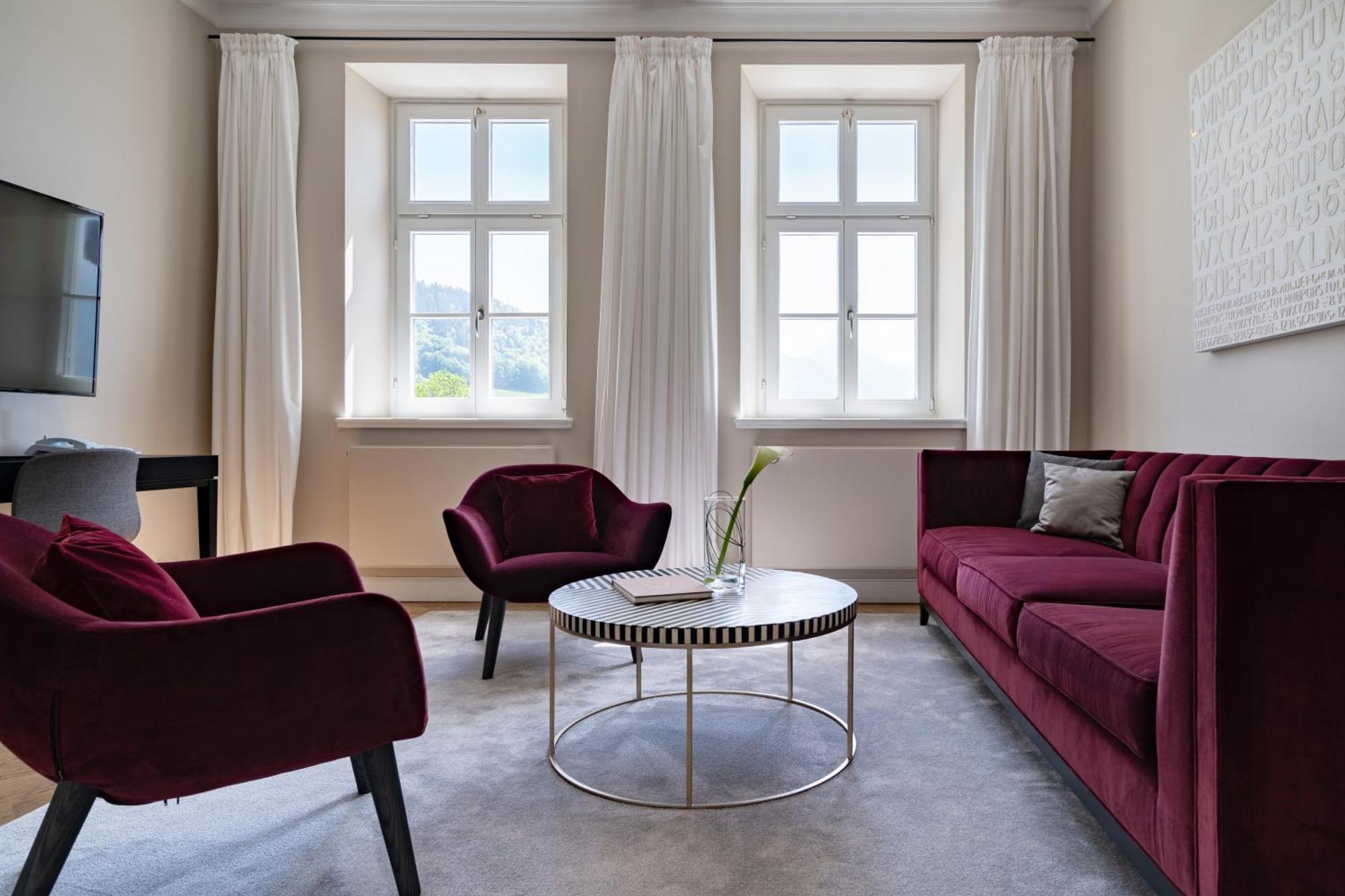 ホテル ダス テーゲルンゼー テガーンゼー エクステリア 写真 A living room at the Hotel de la Paix